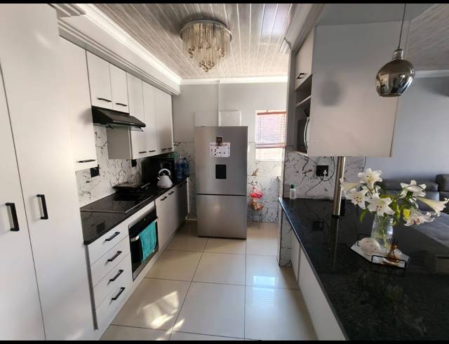 3 BEDROOM TOWNHOUSE FOR SALE IN WATERVAL EAST